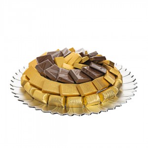 صينية فضية ضيافة مع شوكولاتة بلجيكية مغلف صينية فضية ضيافة مع شوكولاتة بلجيكية مغلف