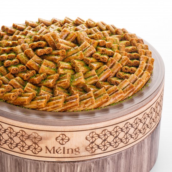 صينية خشبي بقلاوة اصابع كاجو فاخرة